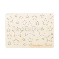 Drewniana kartka świąteczna z wyjmowanymi gwiazdkami: widok z przodu, brzozowa sklejka z wygrawerowanymi gwiazdkami.