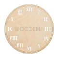 Okrągły zegar ze sklejki brzozowej z rzymskimi cyframi na jasnym tle. Widoczne wycięte cyfry i obwód tarczy.