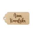 Personalizowana drewniana winietka z imieniem i nazwiskiem Anna Kowalska grawerowana w drewnie brzozowym.