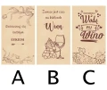 Ozdoby ze sklejki z grawerem na skrzynki na wino - A. Wzór z kwiatami i napisem Rozkoszuj się każdym łykiem.
Ozdoby ze sklejki z grawerem na skrzynki na wino - B. Wzór z kieliszkiem, winogronami i napisem Zawsze jest czas na kieliszek Wina.
Ozdoby ze
