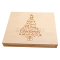 Pudełko na Merci ze sklejki brzozowej z grawerem choinki i napisem Merry Christmas oraz życzeniami.