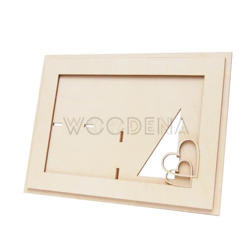 Drewniana ramka na zdjęcie z serduszkami