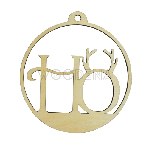 Drewniana bombka z napisem „HO”