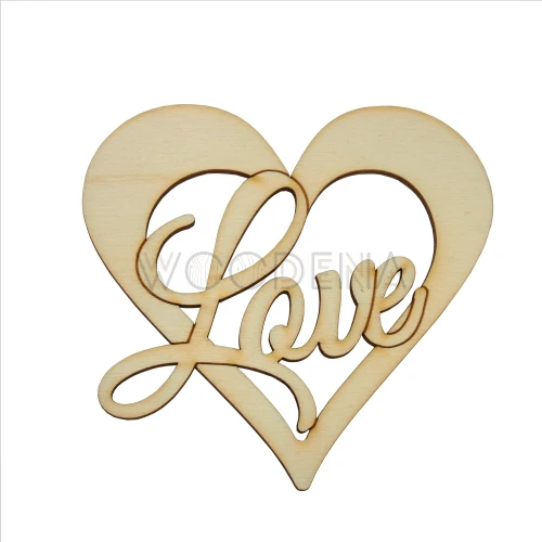 Drewniane serce z napisem „LOVE”