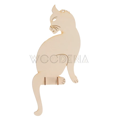 Drewniany kot na podstawkach