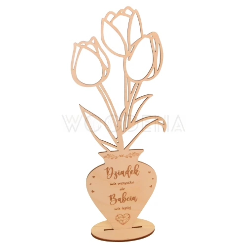 Drewniane tulipany z życzeniami na Dzień Babci i Dziadka