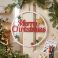 Wianek drewniany z napisem Merry Christmas, dekoracja z gwiazdami