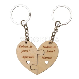 Drewniany brelok serce z imionami - prezent na walentynki personalizowany