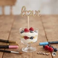 Drewniany mini Topper piker love z sercem w o na deserek