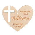Zawieszka drewniana na znicz z wyciętym krzyżem i z grawerem napisu oraz imienia.