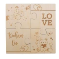Drewniane puzzle z grawerem. Zestaw 4 puzzli tworzących obraz: dłonie złączone, love, kocham cię i miś z serduszkiem.
