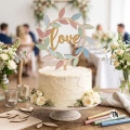 Topper "love" w wianku pokolorowany