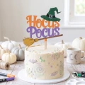 Topper napis "Hocus Pocus" z kapeluszem i miotłą czarownicy pomalowany