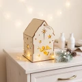 Drewniany lampion bożonarodzeniowy ze świeczką