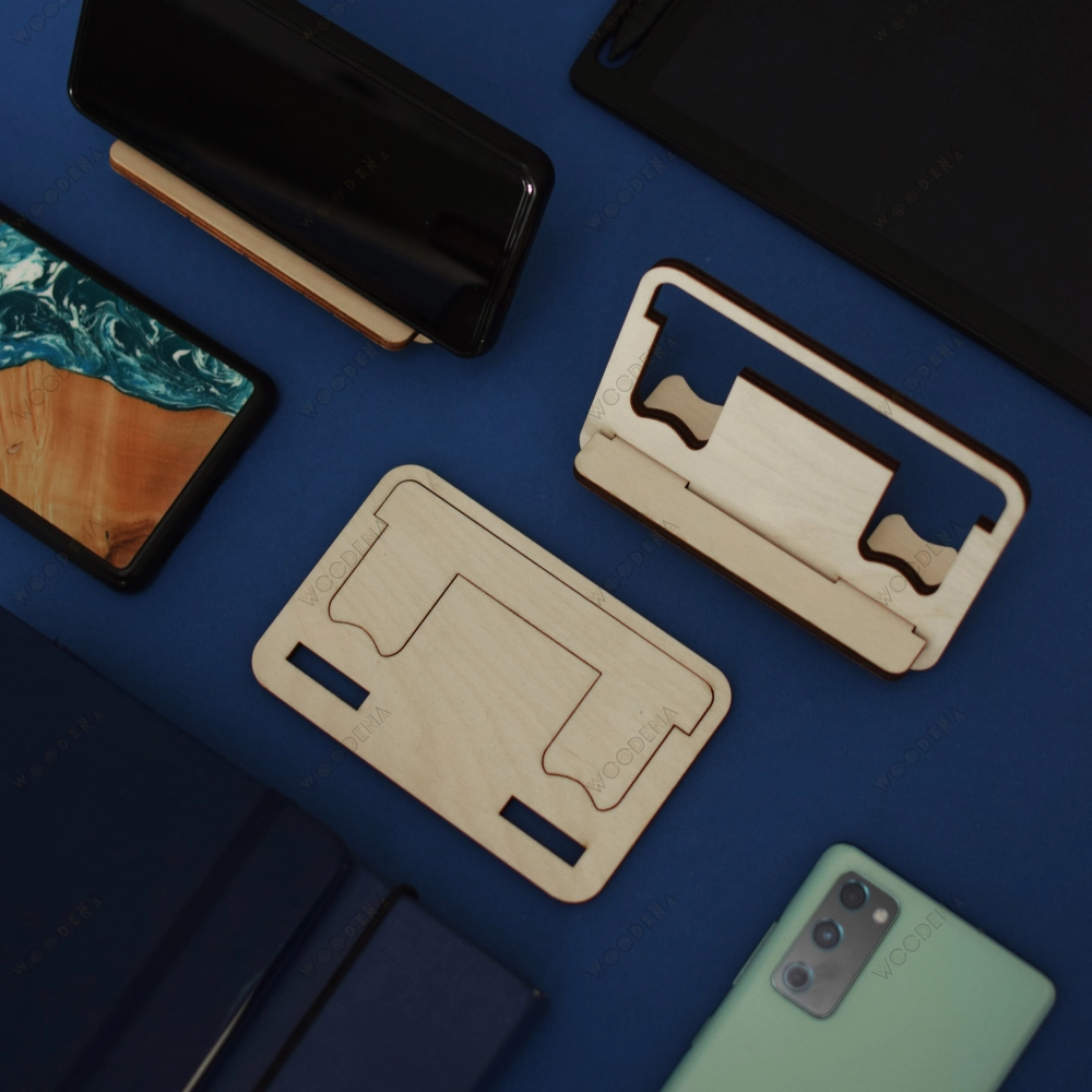 Drewniany stojak na telefon