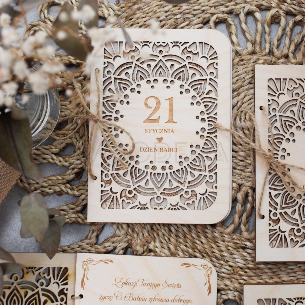 Drewniana kartka z życzeniami