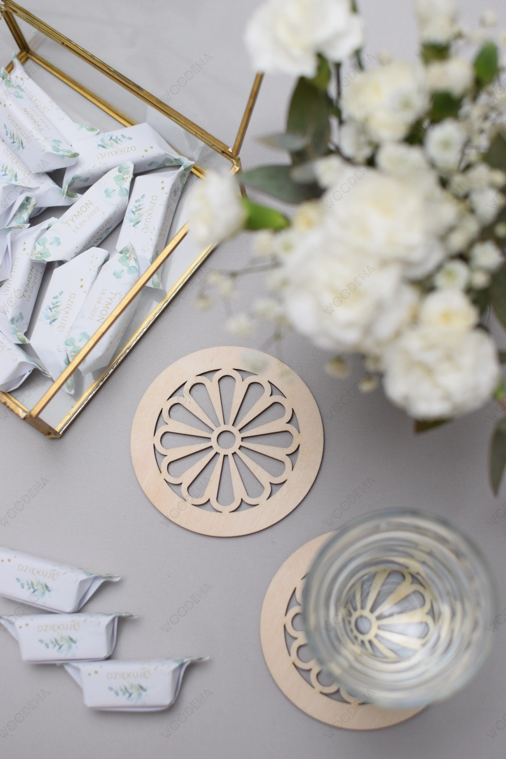 Okrągłe drewniane podkładki pod kubek