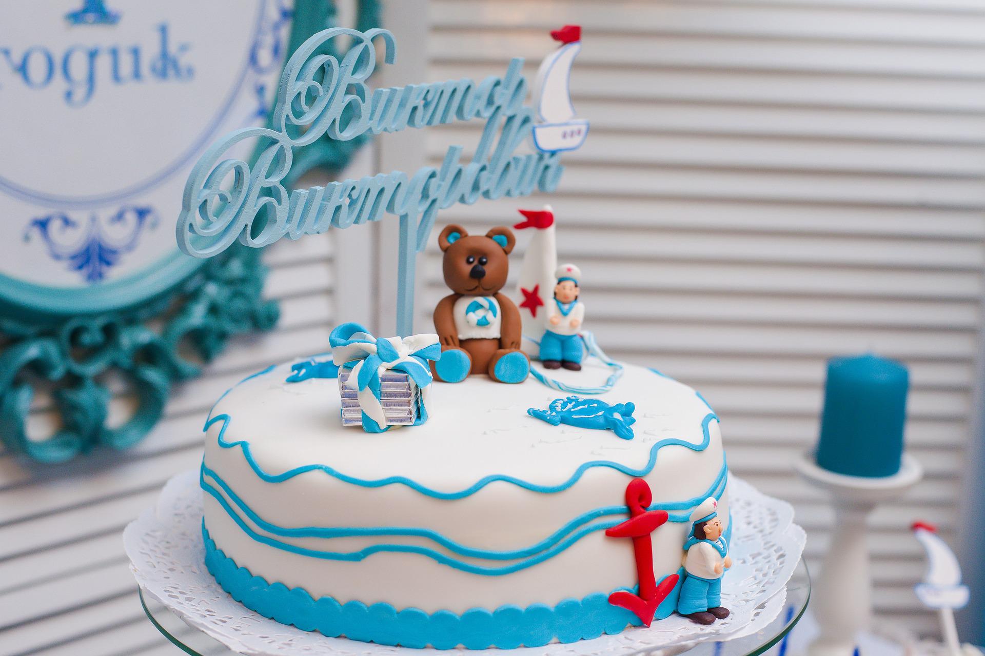 Topper na torcie – czyli jak spersonalizować tort na każdą okazje?